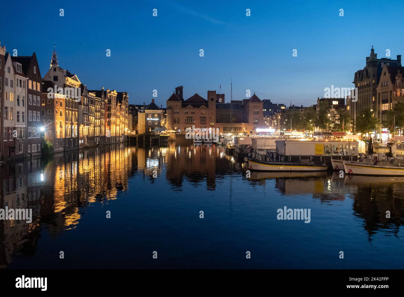 Damrak Waterfront, Amsterdam, Niederlande Stockfoto