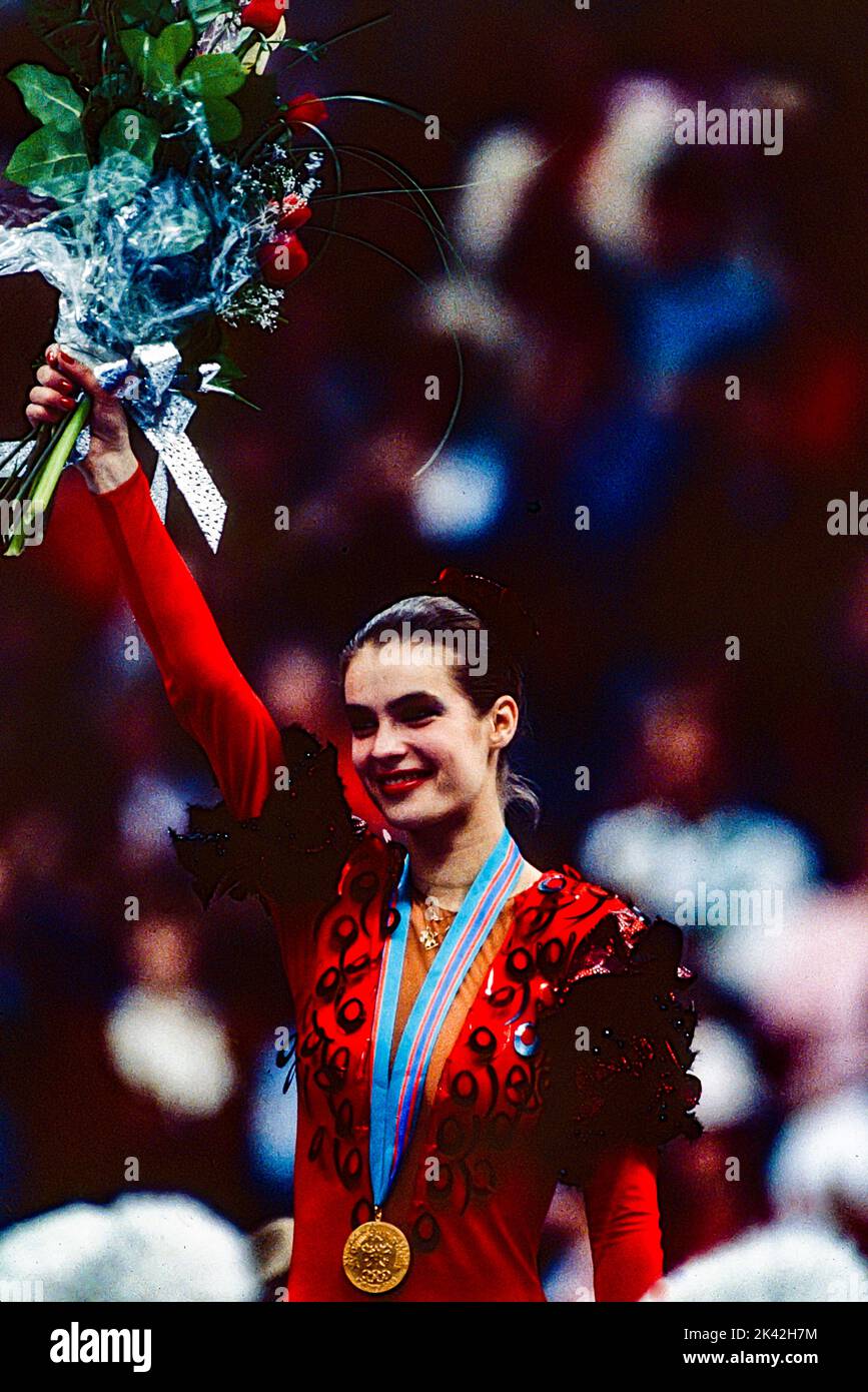 Katarina Witt (DDR) Goldmedaillengewinnerin und Olympiasiegerin im Damen-Eiskunstlauf bei den Olympischen Winterspielen 1988. Stockfoto