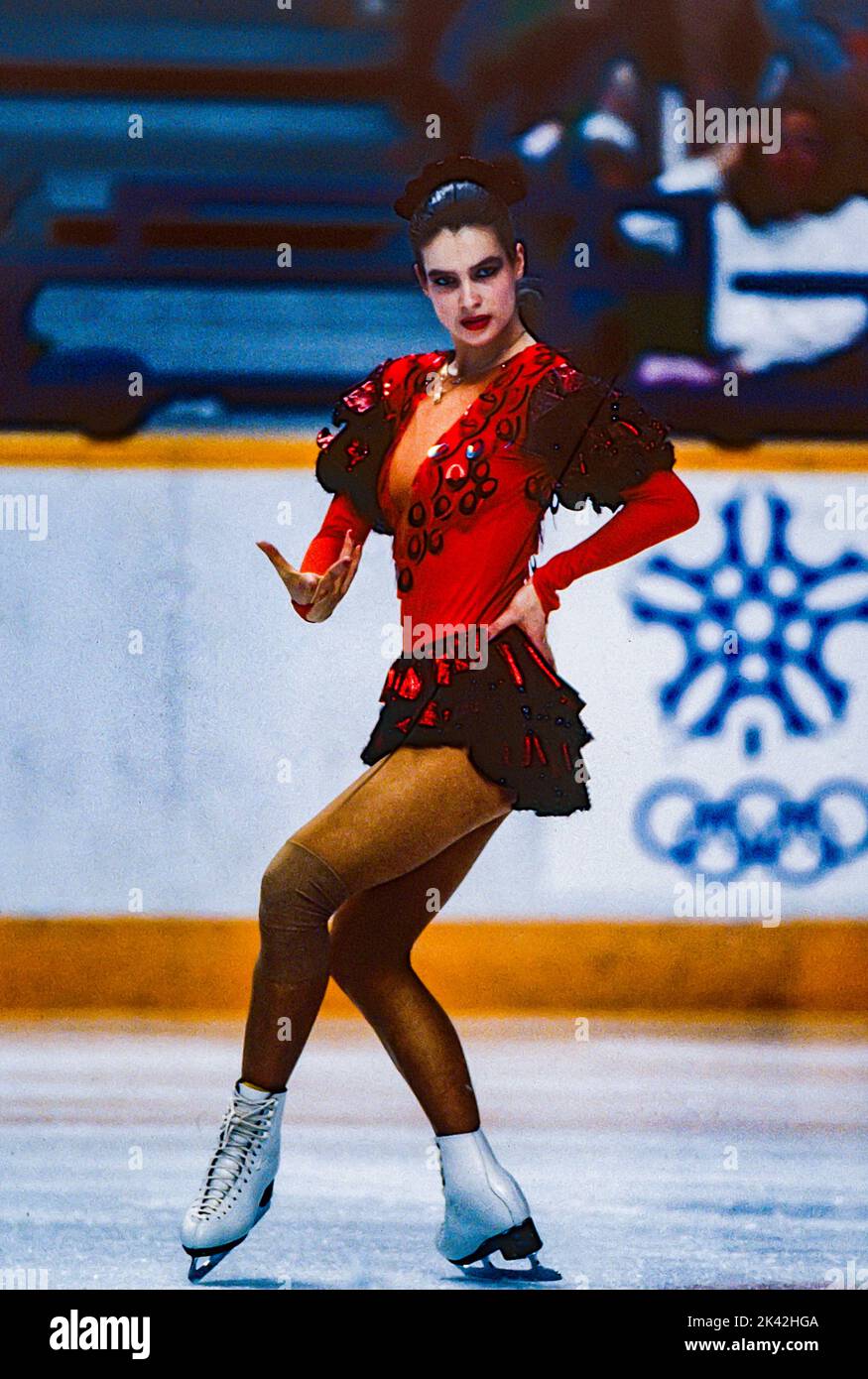 Katarina Witt (DDR) Goldmedaillengewinnerin und Olympiasiegerin im Freilauf der Damen im Eiskunstlauf bei den Olympischen Winterspielen 1988. Stockfoto