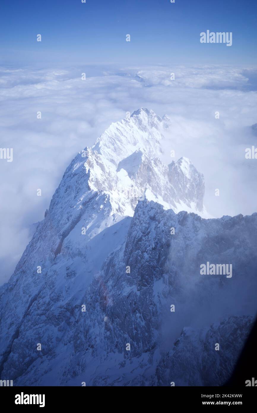 Zugspitze, die höchsten alpen Süddeutschlands. Das Foto wurde von einer Seilbahn auf den Gipfel aufgenommen. Stockfoto