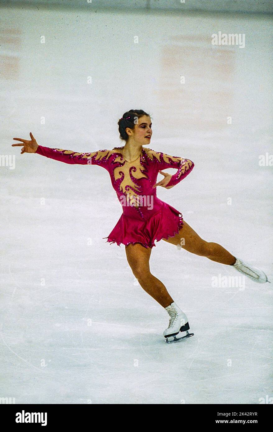 Katarina Witt (DDR) Goldmedaillengewinnerin und Olympiasiegerin im Freilauf der Damen im Eiskunstlauf bei den Olympischen Winterspielen 1984. Stockfoto