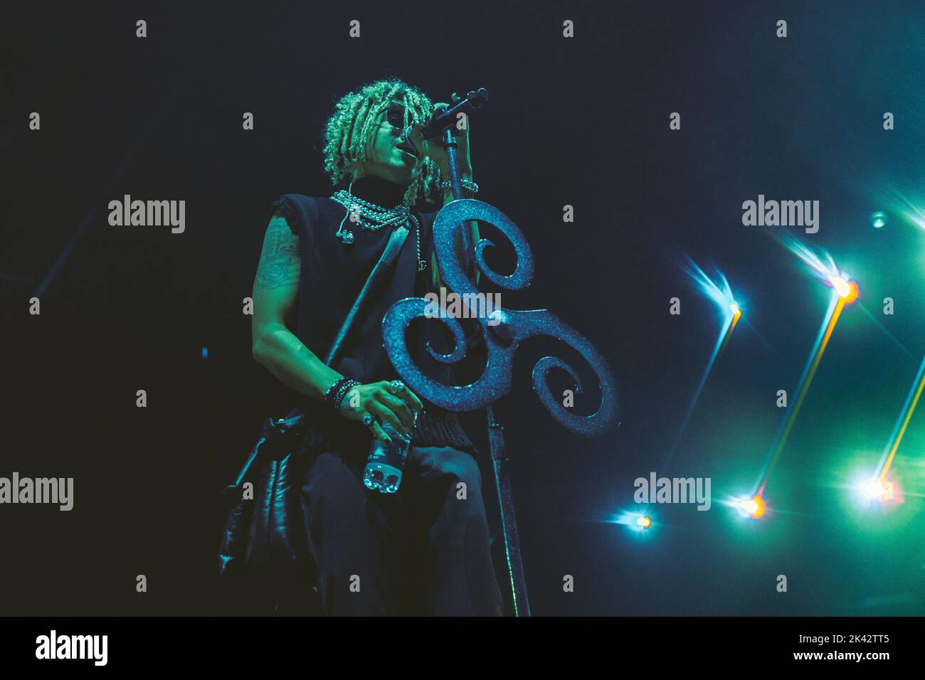 Der amerikanische Rapper und Sänger Iann Dior tritt als Eröffnungsakt für Machine Gun Kelly beim Mediolanum Forum in Mailand auf. Credits: Maria Laura Arturi Stockfoto