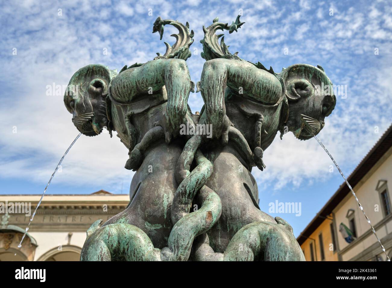 Bronzener Brunnen der Meeresmonster (Fontane dei Mostri Marini) von Pietro Tacca auf der Piazza Santissima Annunziata Florenz Italien Stockfoto