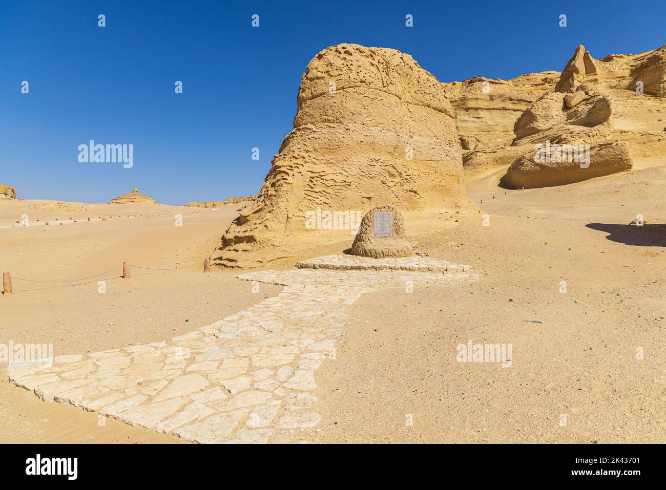 Wadi al Hitan, Faiyum, Ägypten. 20. Februar 2022. Erodierte Klippen am paläontologischen Standort Wadi el-Hitan. Stockfoto