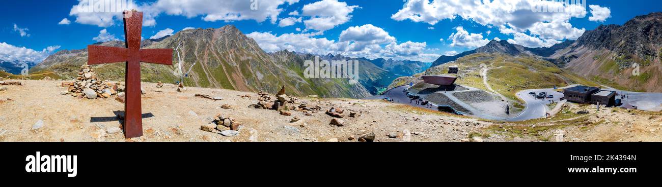 Blick auf das Timmelsjoch (Passo del Rombo) in den Ötztaler Alpen entlang der Grenze zwischen Österreich und Italien Stockfoto