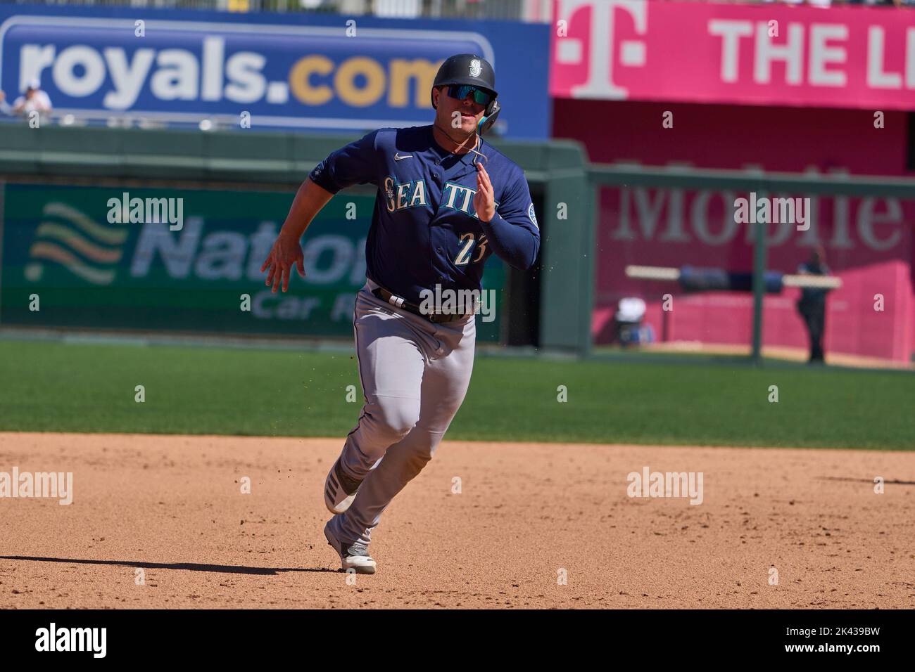 September 25 2022: Seattle Dritter Baseman Ty France (23) läuft auf den dritten Platz während des Spiels mit Seattle Mariners und Kansas City Royals im Kauffman Stadium in kansas City Mo. David Seelig/Cal Sport Medi Stockfoto