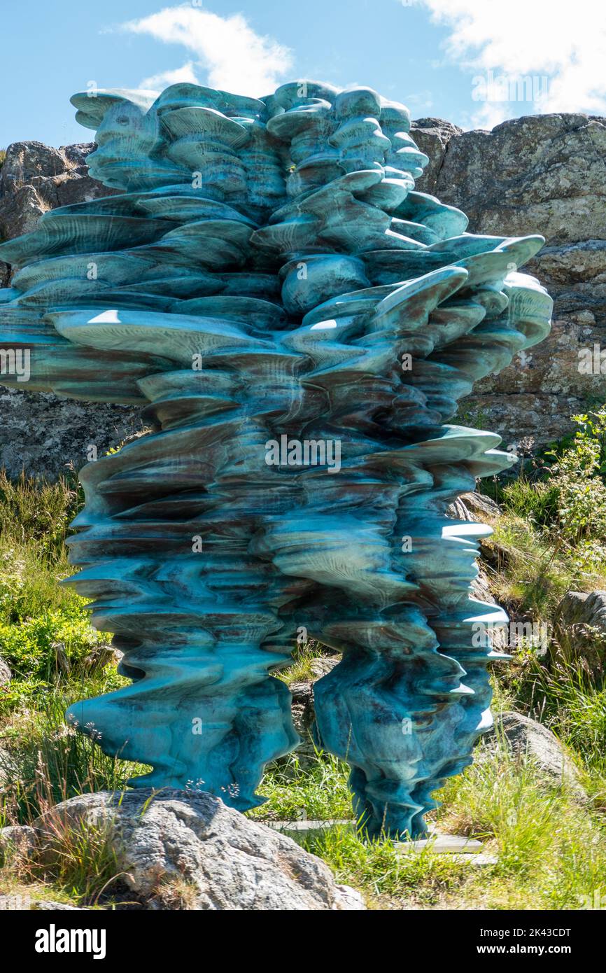 „Earth“ von Ida Koitila bei Pilane Sculptures 2022 in Schweden Stockfoto