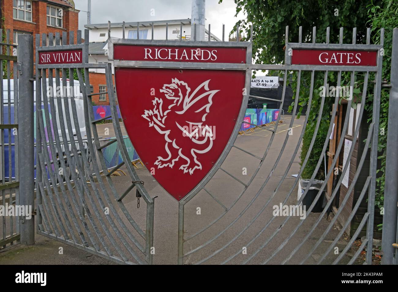 Die Sir Vivian Richards Gates im Somerset County Cricket Club, St James Street, Taunton, Somerset, England, Großbritannien, TA1 1JT Stockfoto