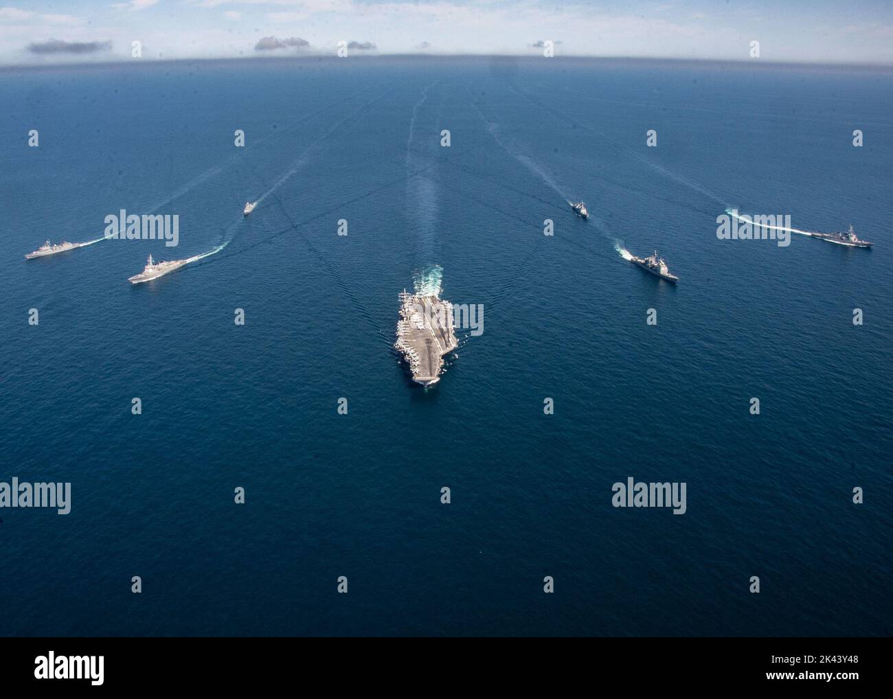 Ronald Roks Uss ronald reagan cvn 76 und uss chancellorsville cg 62 -Fotos und ...