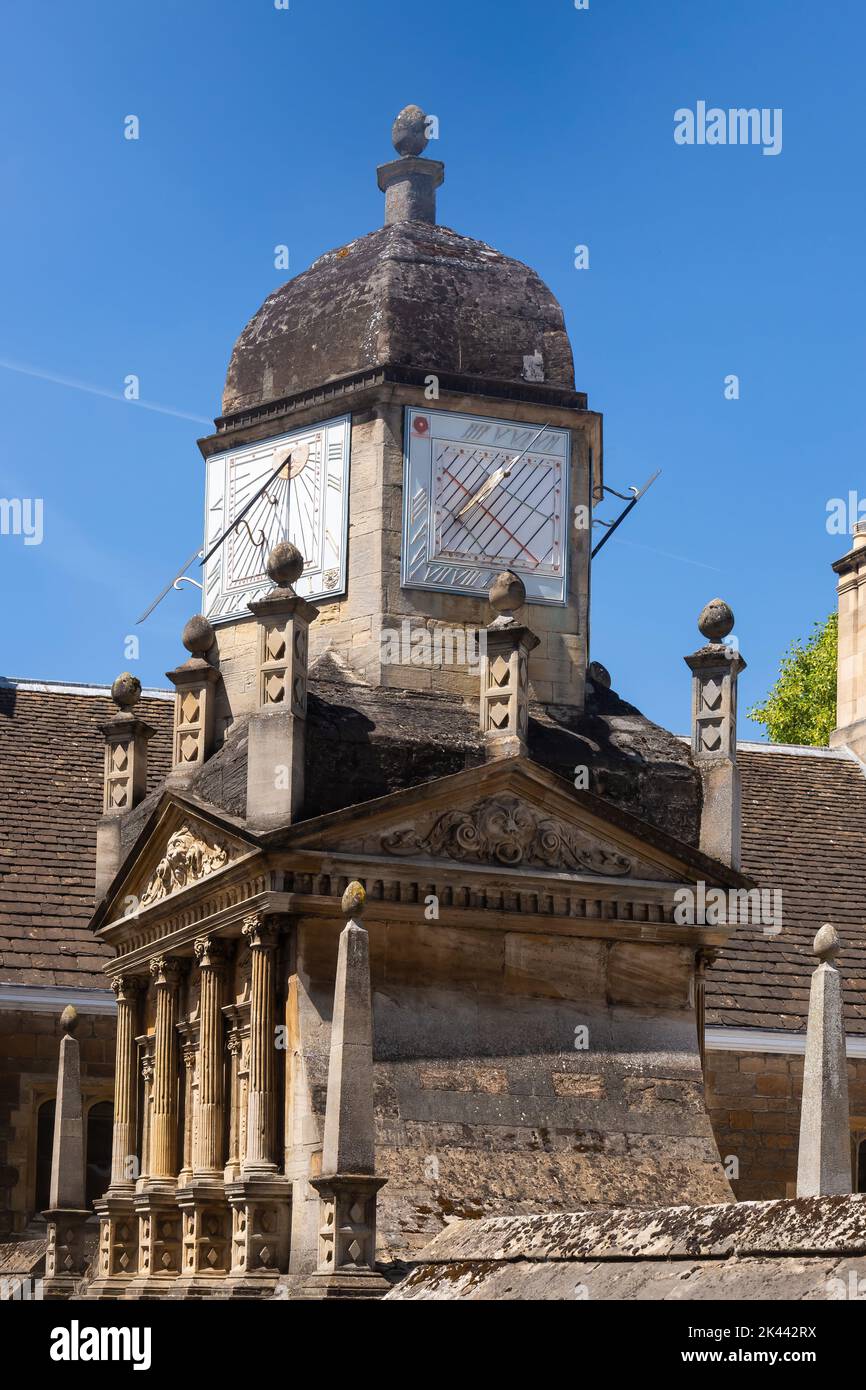 The Sundial Clock, Gonville & Caius College Cambridge University, Großbritannien. 22/6/22. Stockfoto
