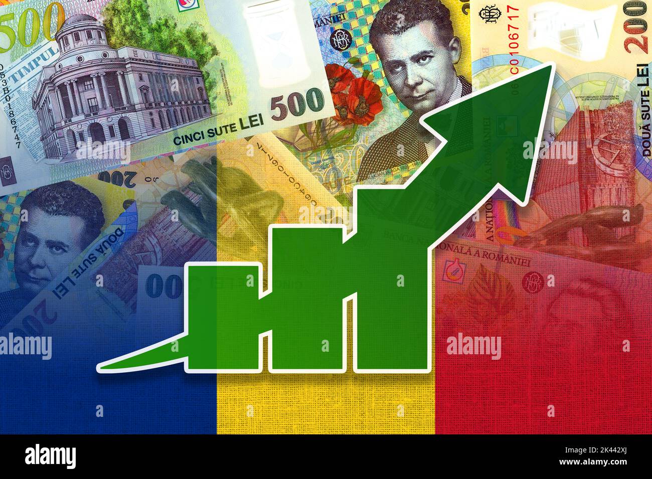 Wirtschaftsdiagramm: Steigender Pfeil, rumänische Flagge und Bargeld Leu Banknoten Stockfoto