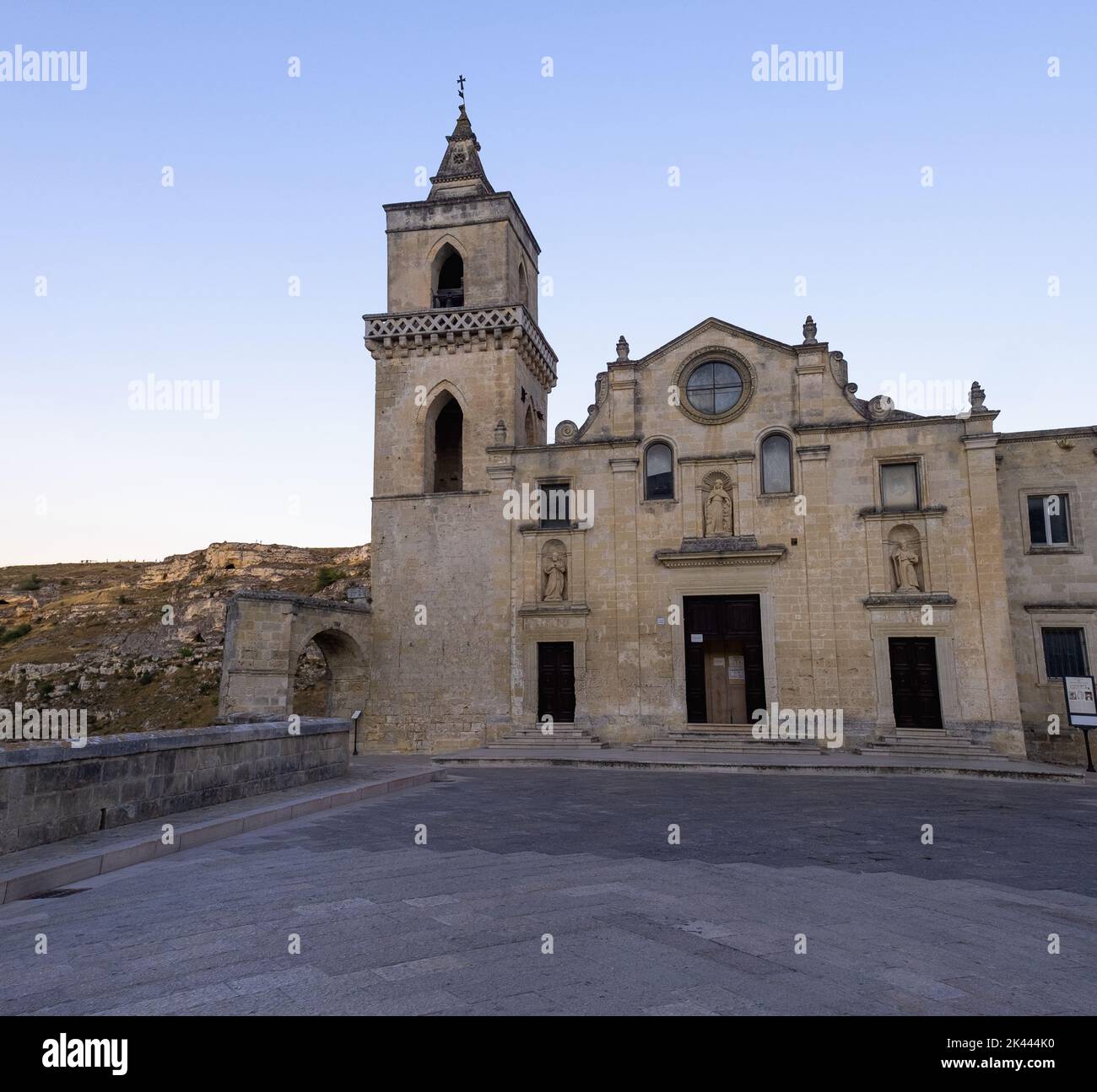 Italien, Basilikata, Matera, mittelalterliche Kirche auf dem Platz Stockfoto