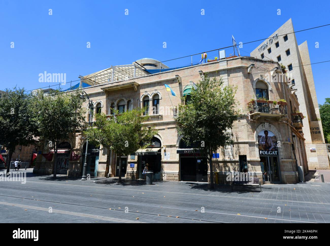 Schöne alte Gebäude entlang der Jaffa-Straße in Jerusalem. Stockfoto