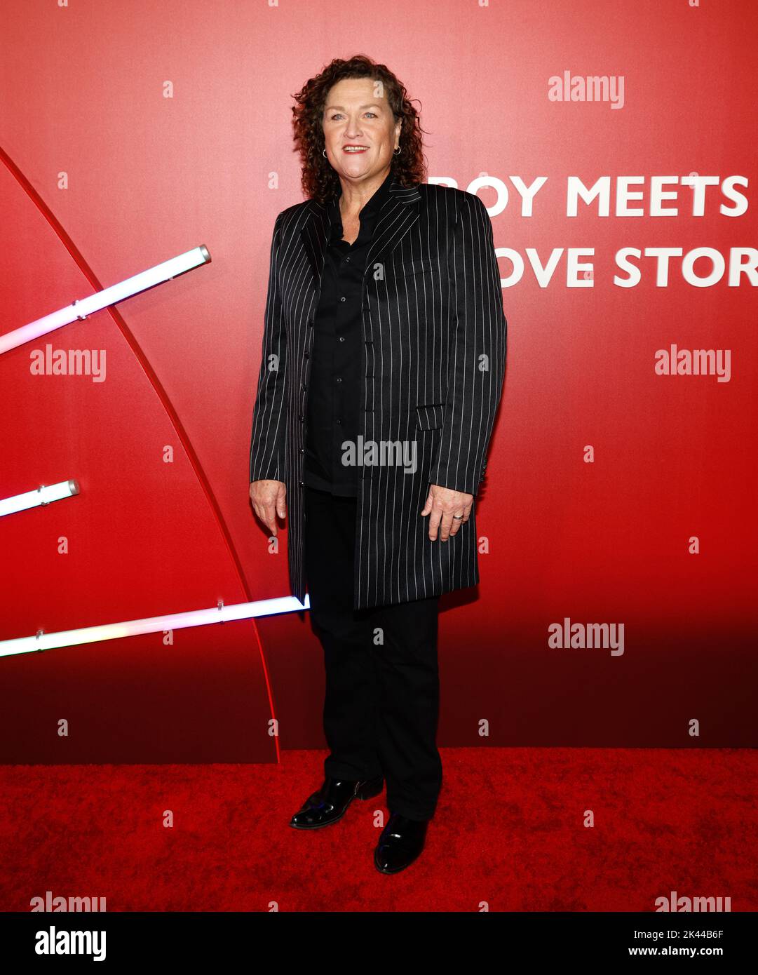 Los Angeles, Usa. 28.. September 2022, Dot-Marie Jones nimmt an der Premiere der romantischen Filmkomödie „Bros“ im Regal LA Live Teil Stockfoto