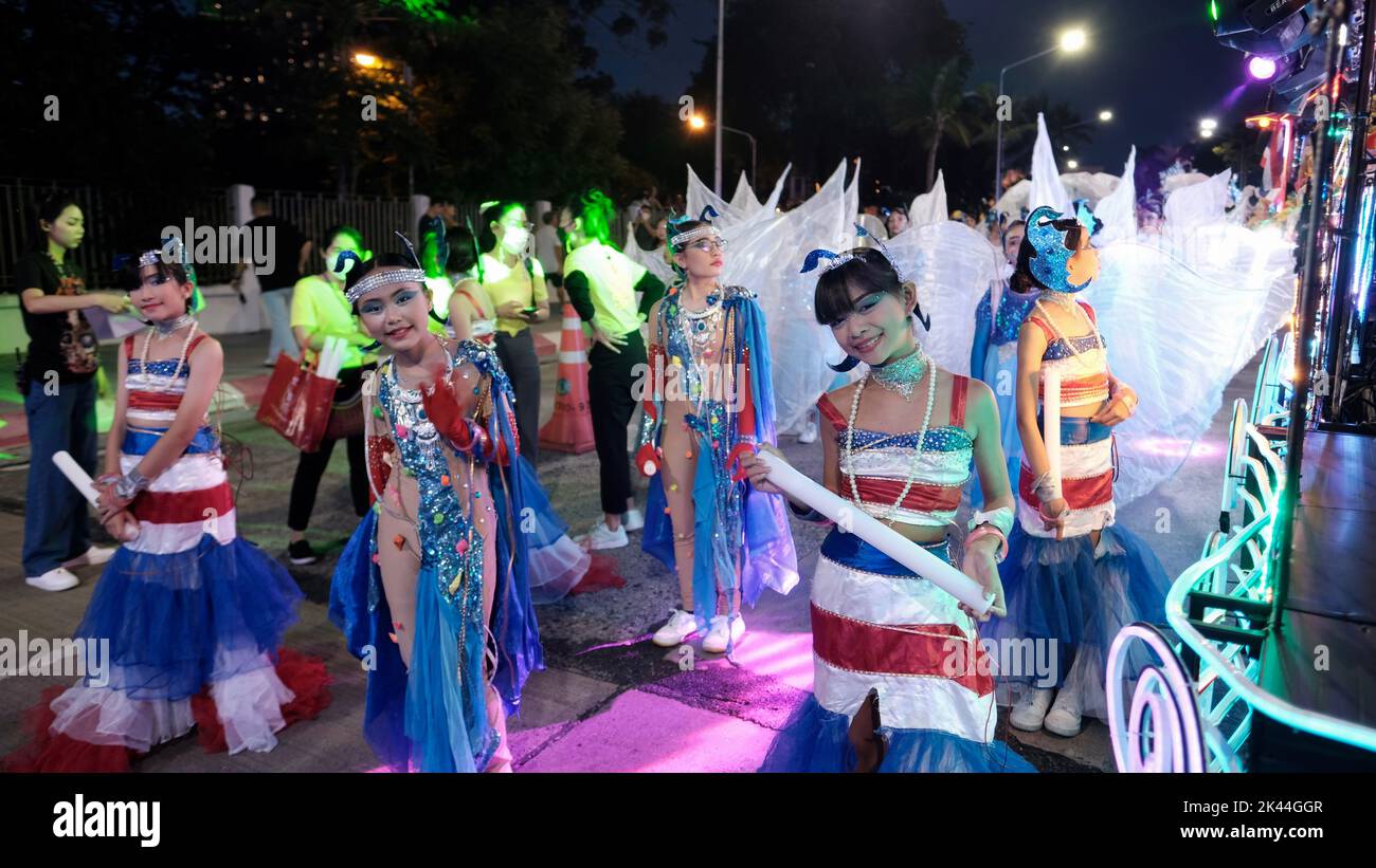 Let's Glow Together Night Parade Veranstaltung an der Beach Road in Pattaya Thailand Stockfoto