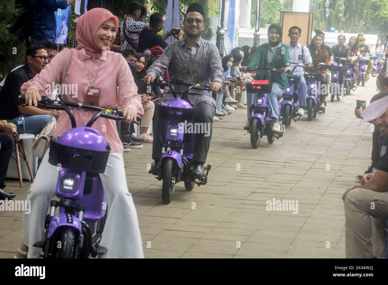 Die Regierung der Stadt Bogor startete den Transport von Elektrofahrrädern als umweltfreundlichen Transport in Bogor City, 23. September 2022. Stockfoto