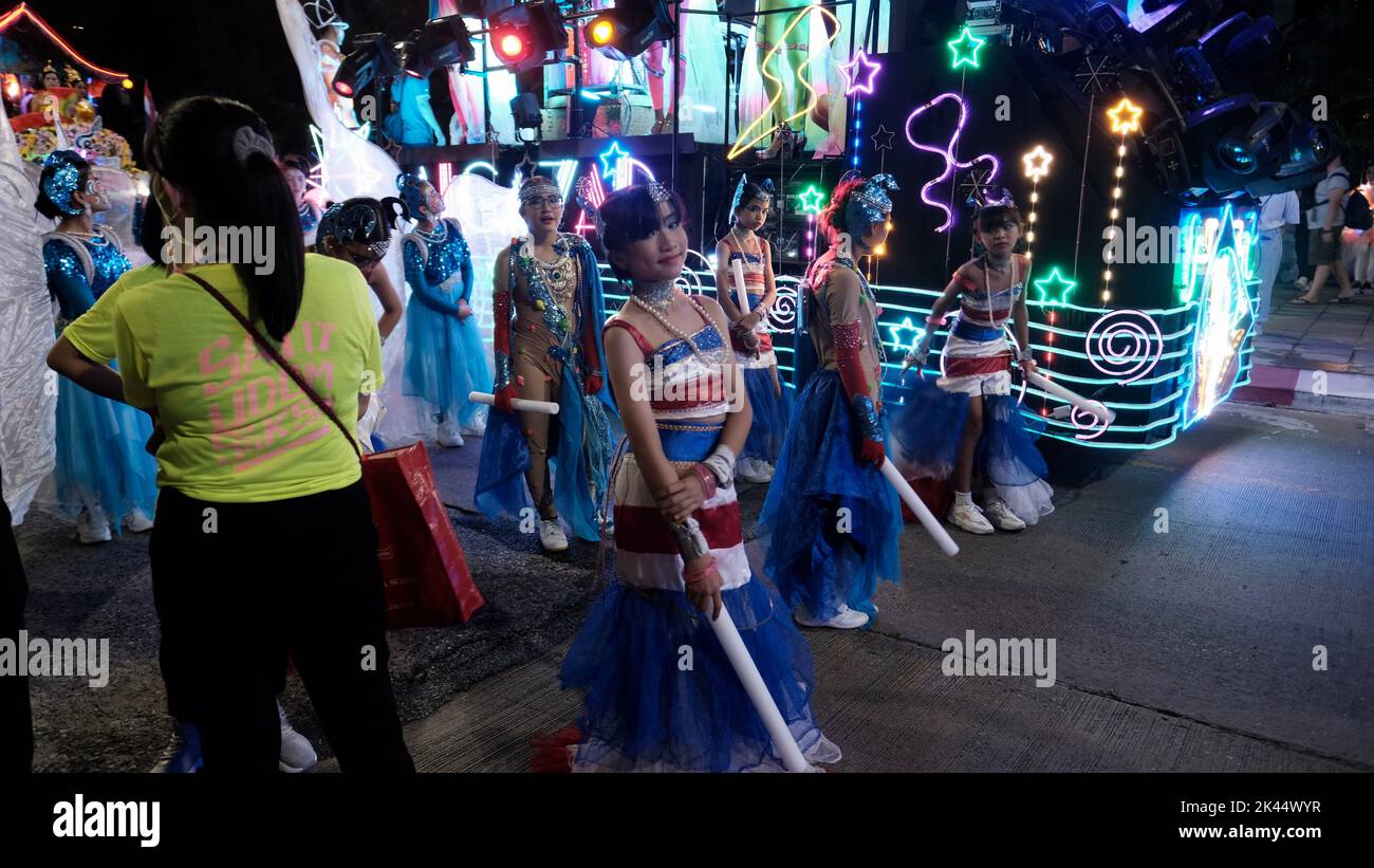 Let's Glow Together Night Parade Veranstaltung an der Beach Road in Pattaya Thailand Stockfoto