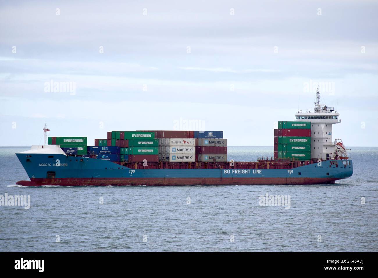 nordisches hamburger Containerschiff, das Container nach Nordirland belfast lough liefert Stockfoto