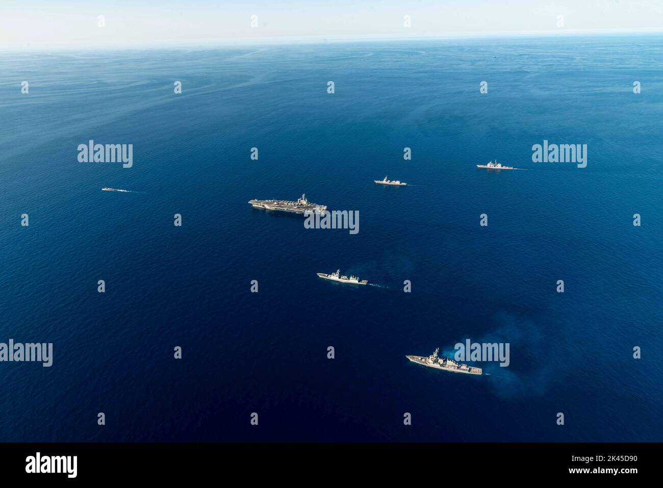 Sep 30, 2022-East Sea, South Korea-SSN 760 Annapolis (Front), CVN 76 Ronald Reagan (Center) und South Korea, Japan Battle Ships nehmen an einer USA-Kor Navy Combine Drill in der Nähe der East Sea, Südkorea Teil. Stockfoto