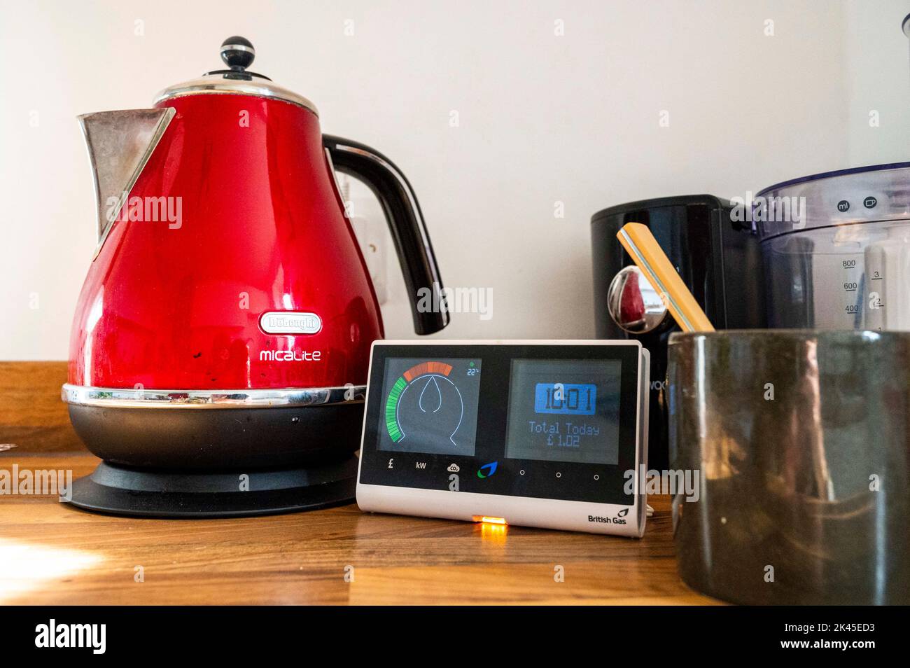 British Gas Smart Meter zeigt die Menge an Strom, die beim Kochen eines Wasserkochers verwendet wird Großbritannien Stockfoto