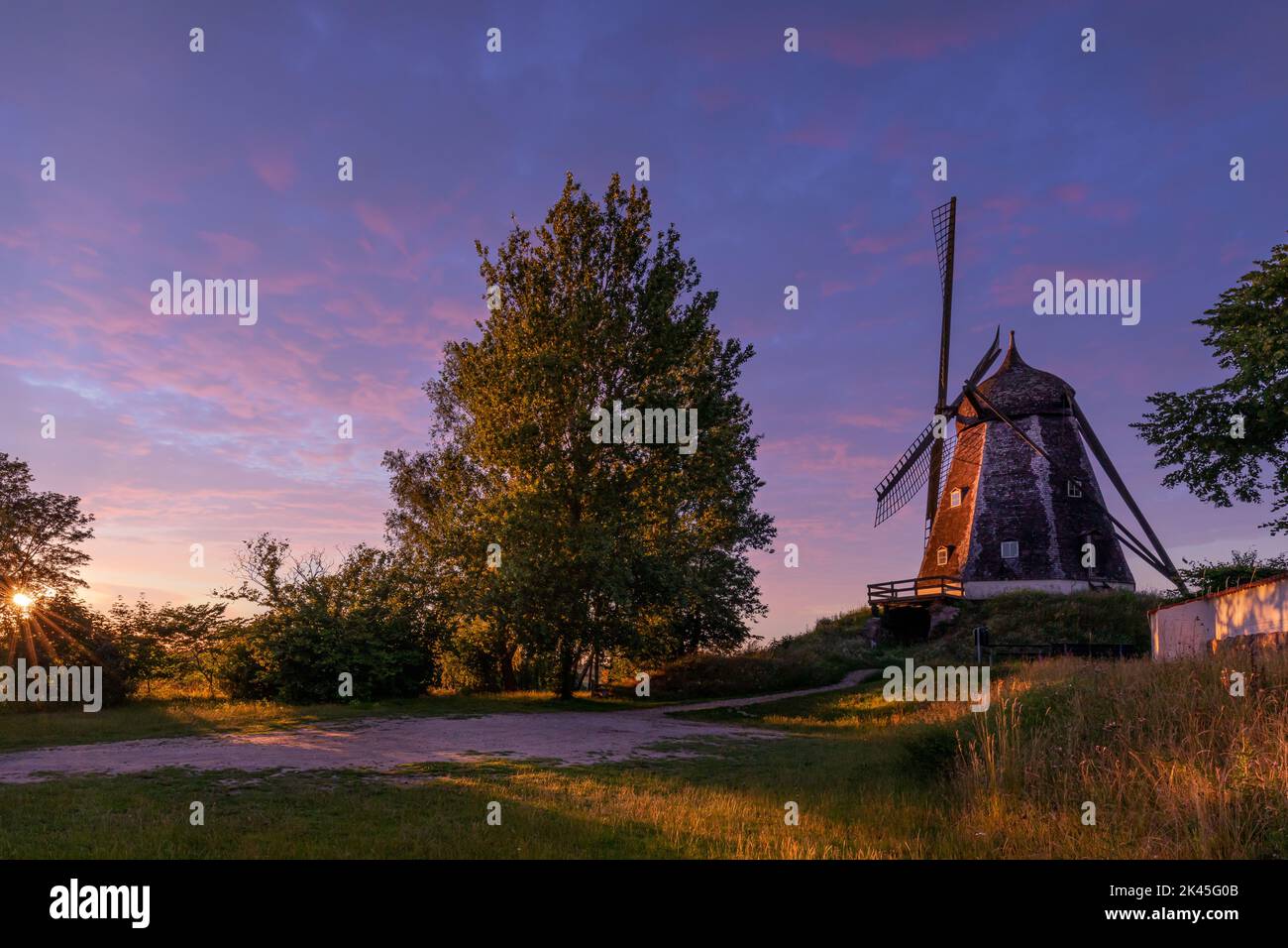 Karrebæk Mølle (Mühle Karrebaek) bei Sonnenuntergang, Karrebæksminde, Dänemark Stockfoto