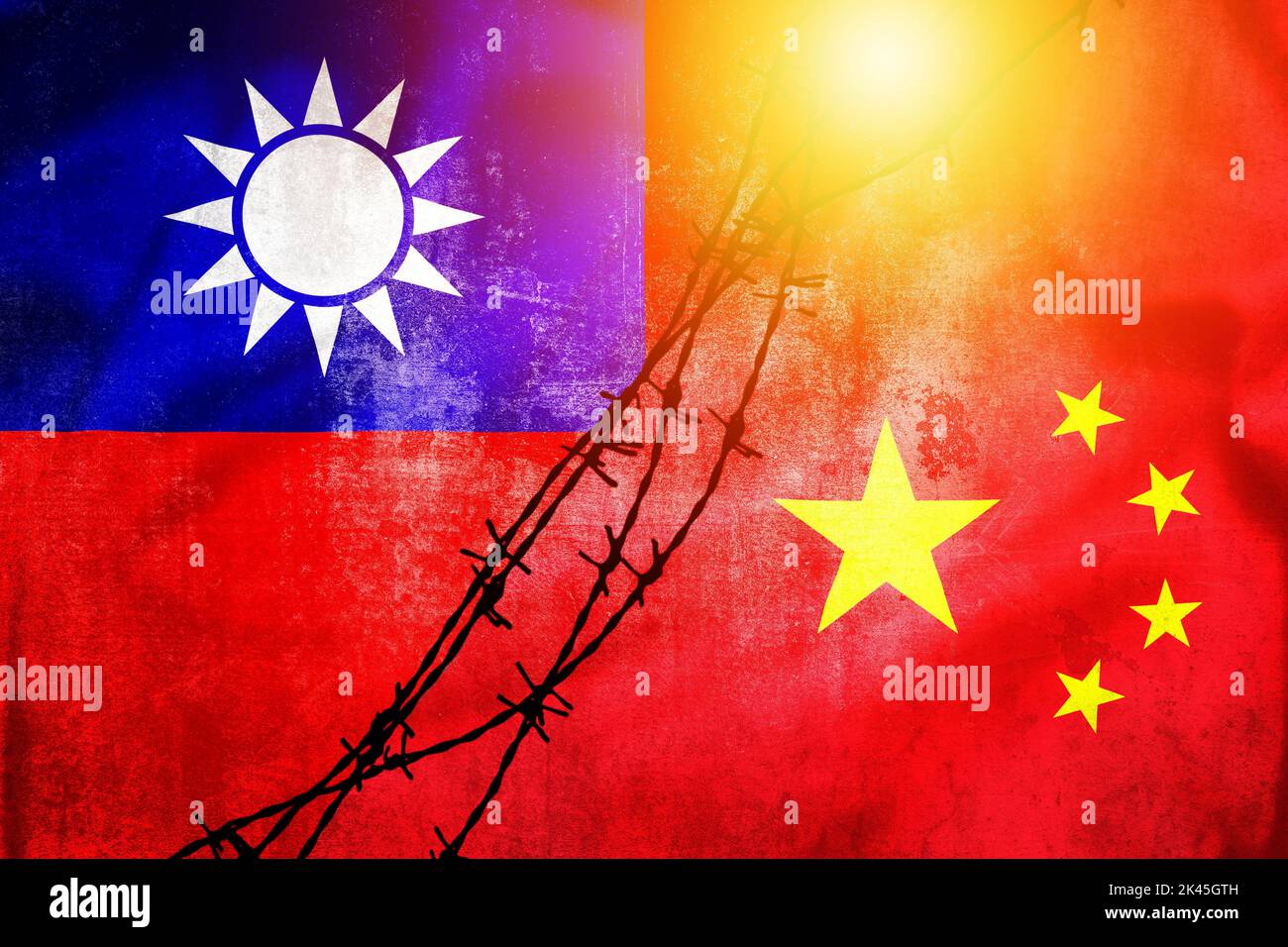 Grunge Flaggen von Taiwan und China geteilt durch Stacheldraht Sonnendunst Illustration, Konzept der angespannten Beziehungen zwischen Taiwan und China Stockfoto