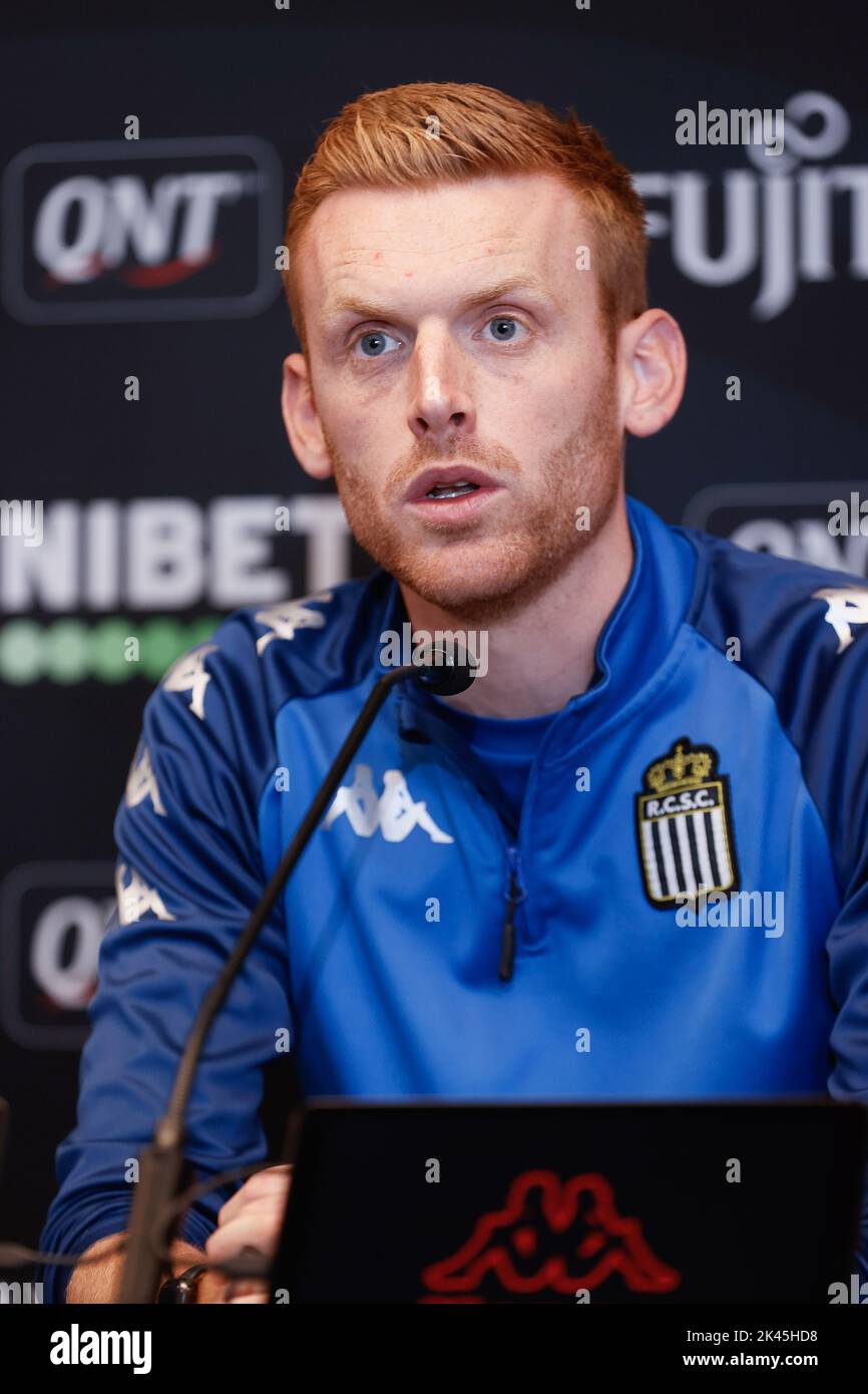 Charleroi, Belgien, 30/09/2022, Charlerois Cheftrainer Edward ist noch während der wöchentlichen Pressekonferenz des belgischen Fußballteams Sporting Charleroi am Freitag, den 30. September 2022 in Charleroi abgebildet, um das nächste Spiel im nationalen Wettbewerb zu besprechen. BELGA FOTO BRUNO FAHY Stockfoto