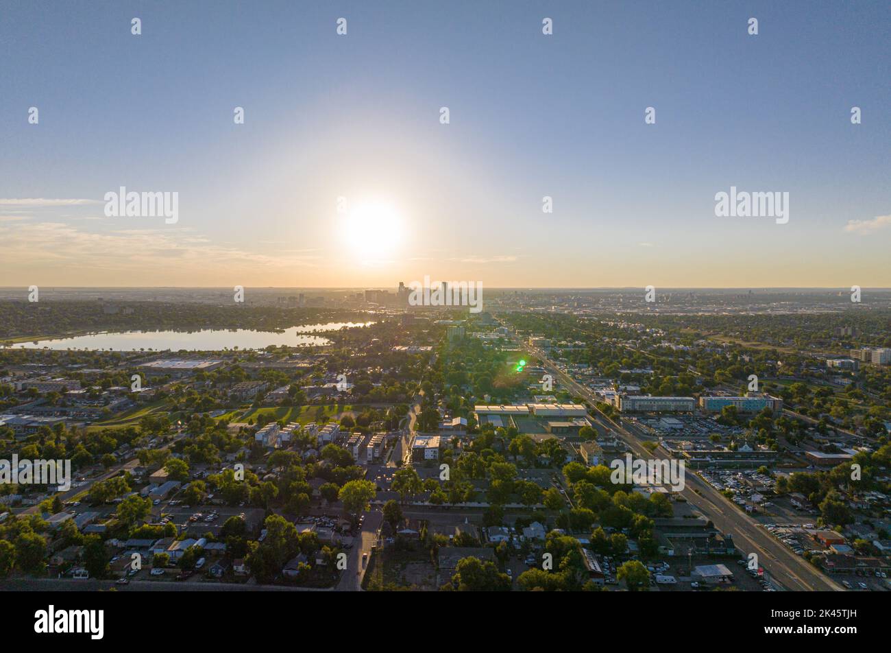 DENVER, COLORADO VEREINIGTE STAATEN - AUGUST 28 2022: Luftaufnahme des Stadtbildes von Denver Colorado Stockfoto