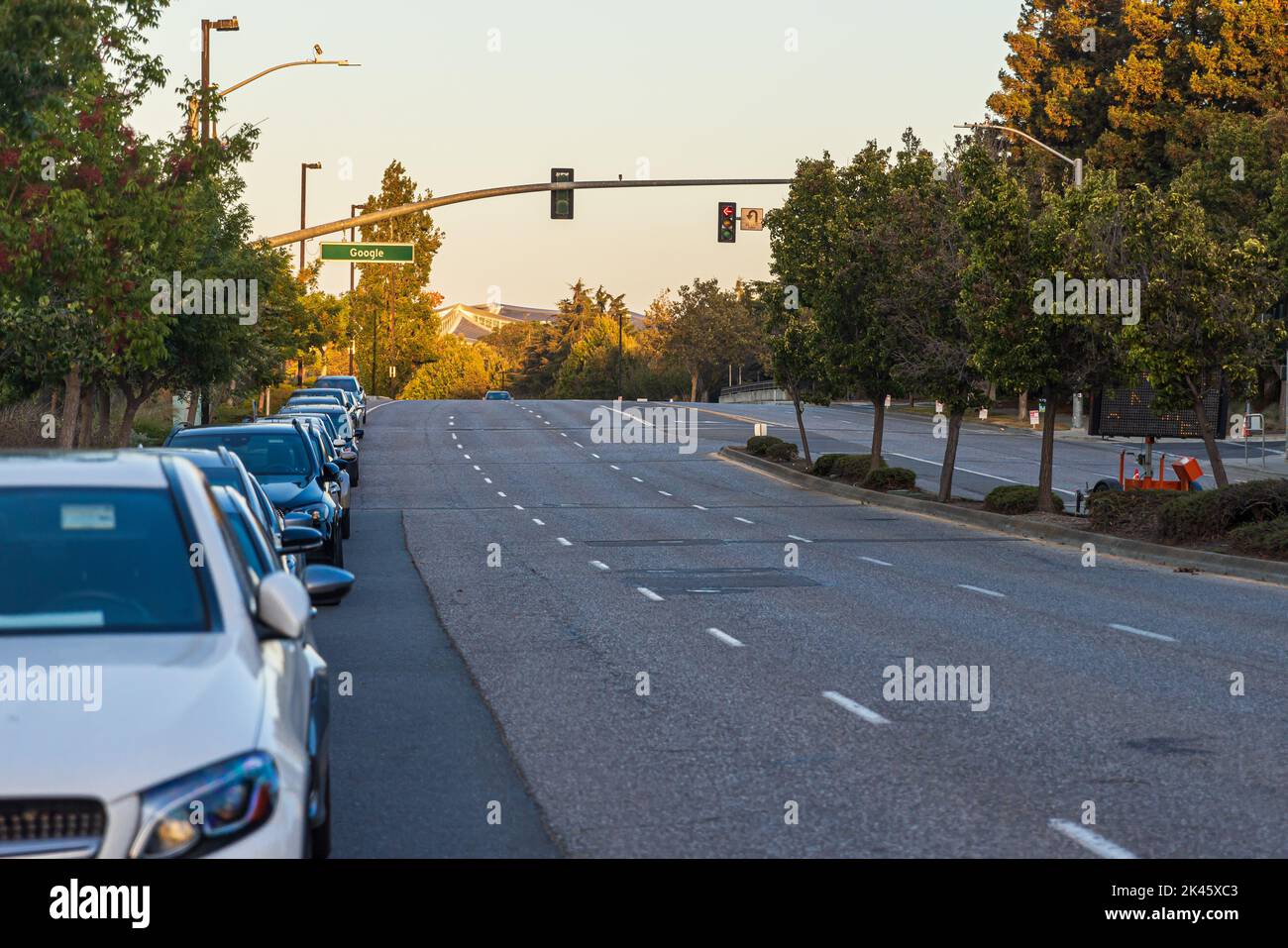 Mountain View, Kalifornien – 29. August 2022: Google-Straßenschild am Hauptsitz in Mountain View, Kalifornien. Stockfoto
