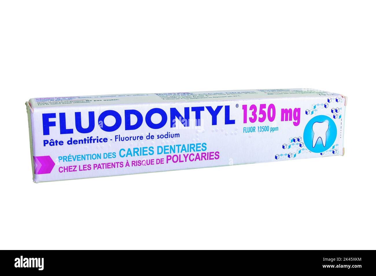 Huelva, Spanien - 30. September 2022: Fluodontyl 1350mg, sehr fluoridhaltige Zahnpasta, zur Vorbeugung von Zahnkaries, insbesondere bei gefährdeten Patienten Stockfoto