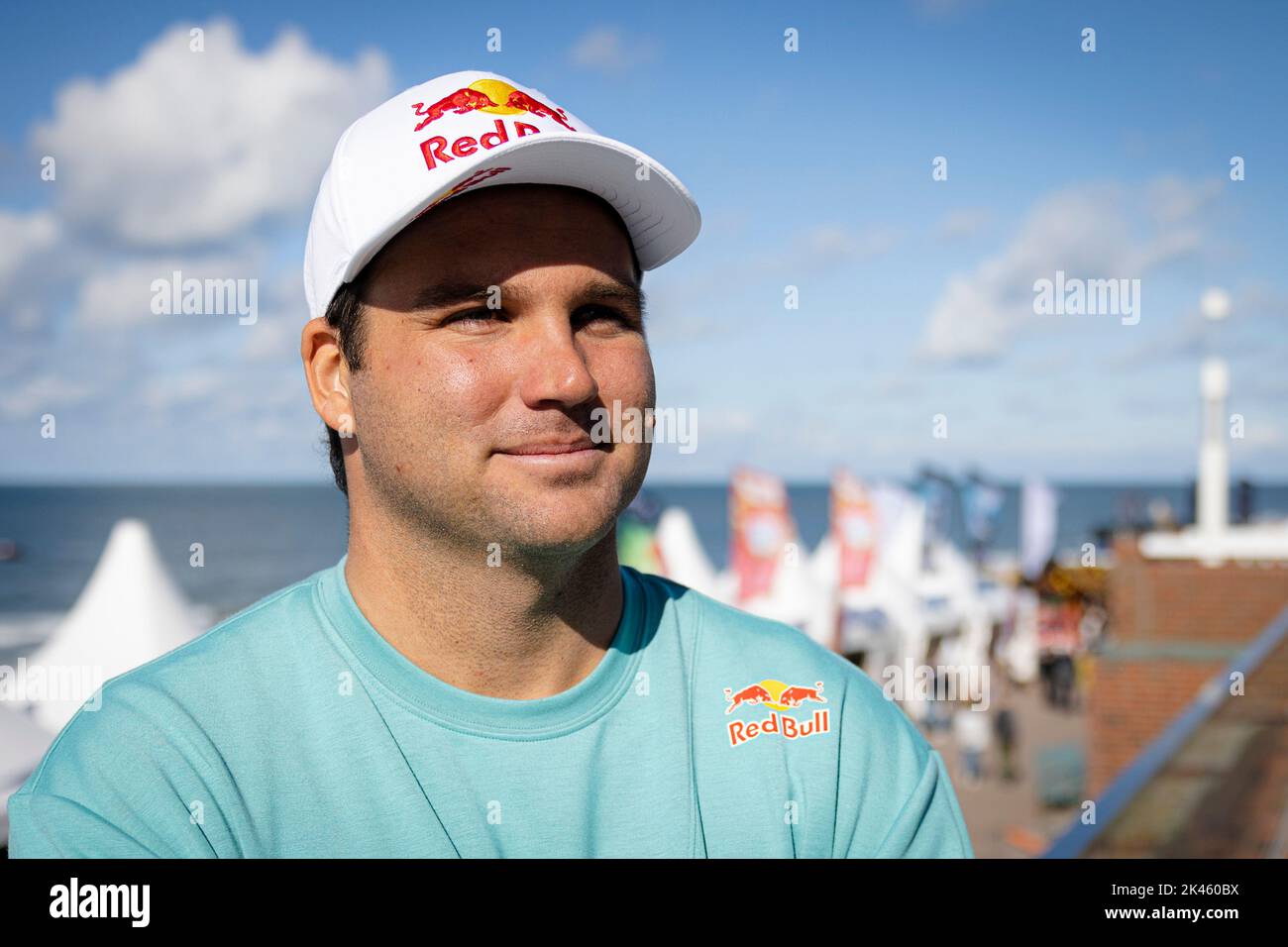 30. September 2022, Schleswig-Holstein, Westerland/Sylt: Der fünfmalige Windsurf-Weltmeister Philip Köster aus Deutschland steht an der Strandpromenade. Das Finale der Windsurf World Cup Saison läuft noch bis zum 3. Oktober 2022 auf der Nordseeinsel Sylt. Foto: Frank Molter/dpa Stockfoto