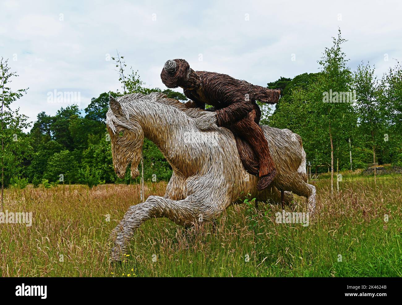 'Tan O'Shanter und seine graue Stute Meg', Weidenskulptur von David Powell. Robert Burns Birthplace Museum, Alloway, Ayrshire, Scotlabd, Vereinigtes Königreich, Stockfoto