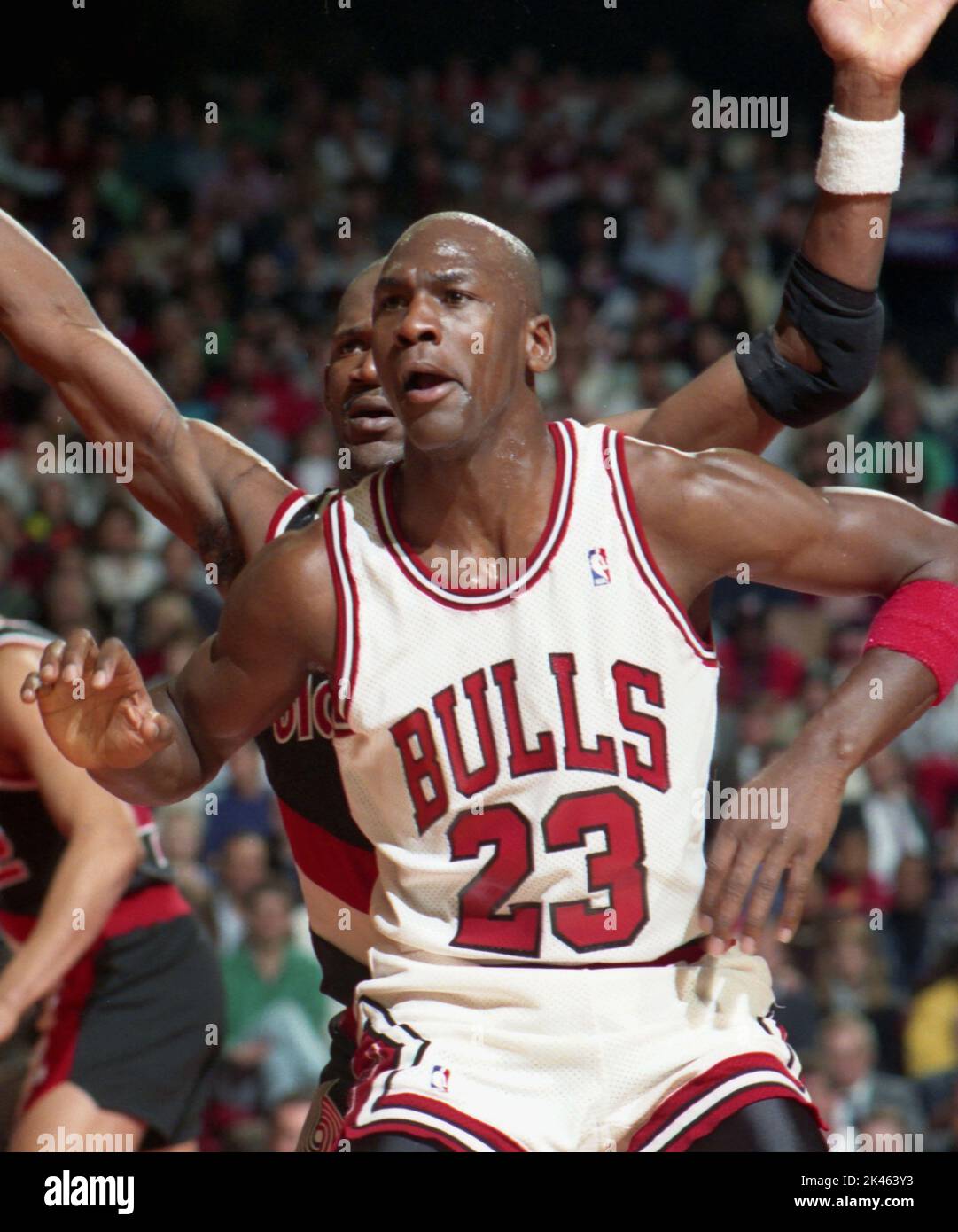 NBA-Superstar Michael Jordan von den Chicago Bulls im Jahr 1990 in Game-Action. Stockfoto