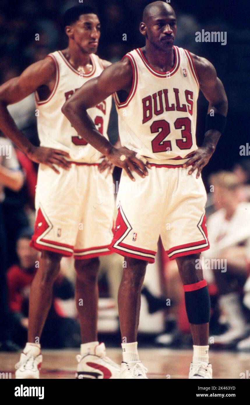 Michael Jordan und Scottie Pippen von den Chicago Bulls werden während der Spielaktion im 1980s gezeigt. Stockfoto