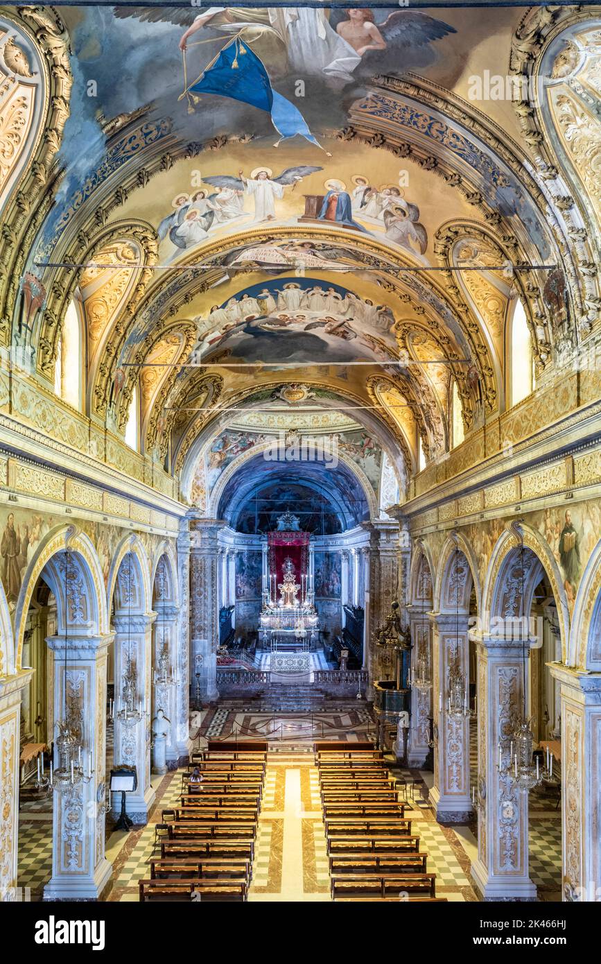 Die spektakulären bemalten Decken im Inneren des barocken Doms (Kathedrale) von Acireale aus dem Jahr 17c, in der Nähe von Catania, Sizilien, Italien Stockfoto