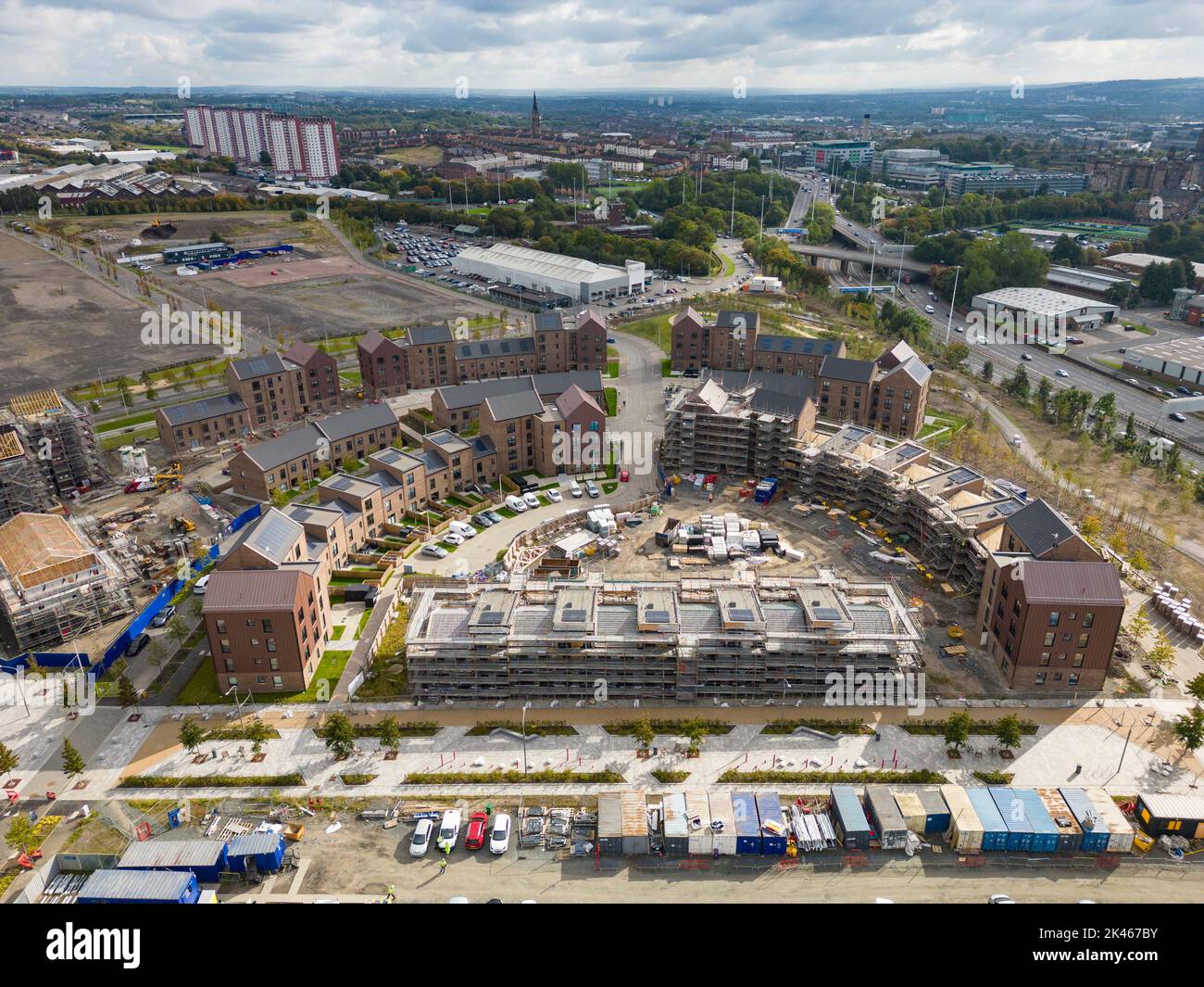 Luftaufnahme der neuen Wohnsiedlung im Transformational Regeneration Area (TRA) von Sighthill in Glasgow, Schottland, Großbritannien Stockfoto