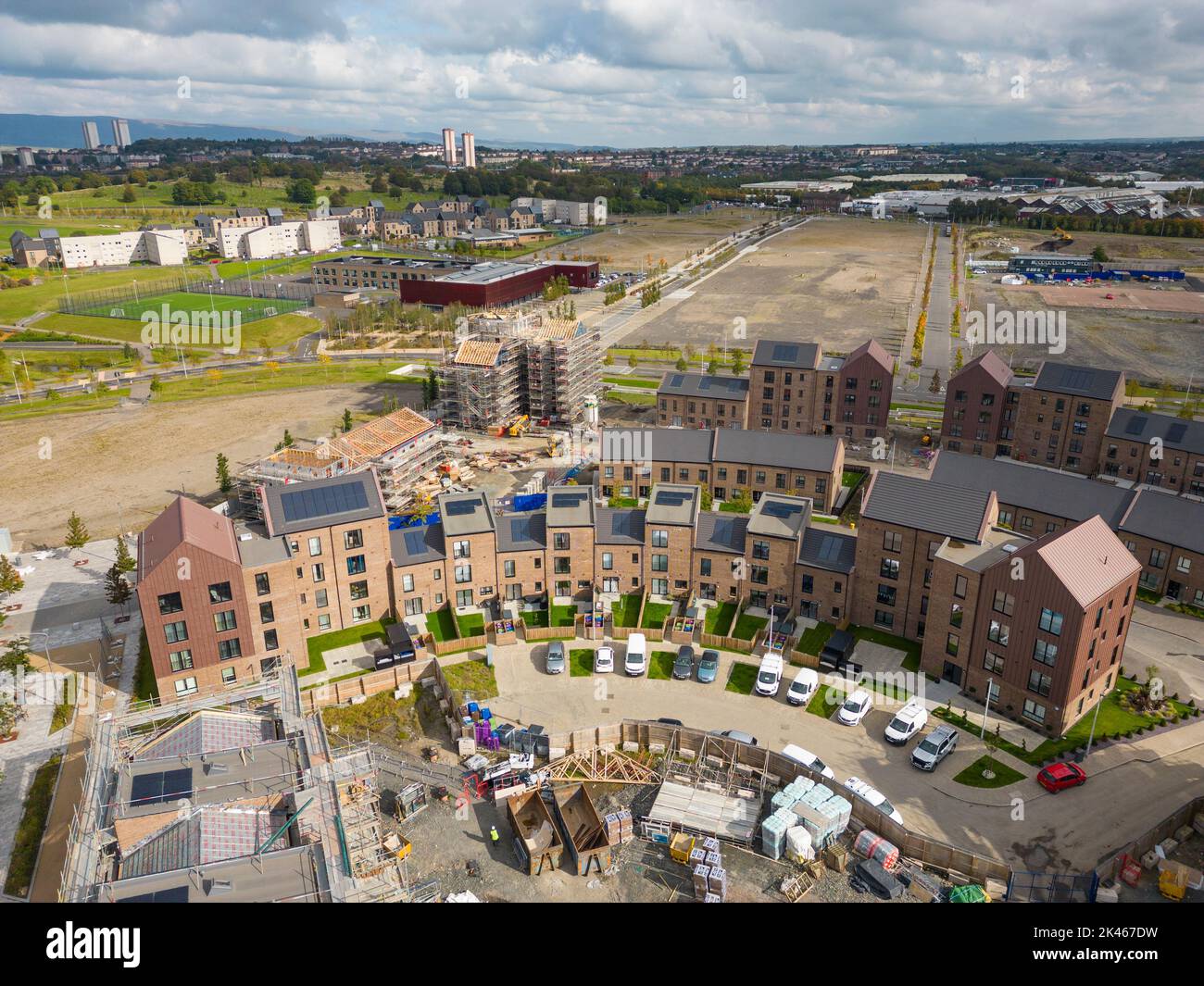 Luftaufnahme der neuen Wohnsiedlung im Transformational Regeneration Area (TRA) von Sighthill in Glasgow, Schottland, Großbritannien Stockfoto