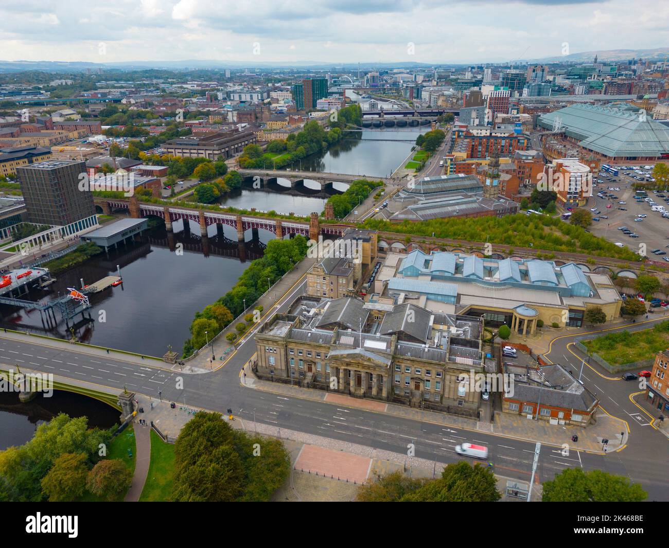 Luftaufnahme des Flusses Clyde und der Skyline von Glasgow, Schottland, Großbritannien Stockfoto