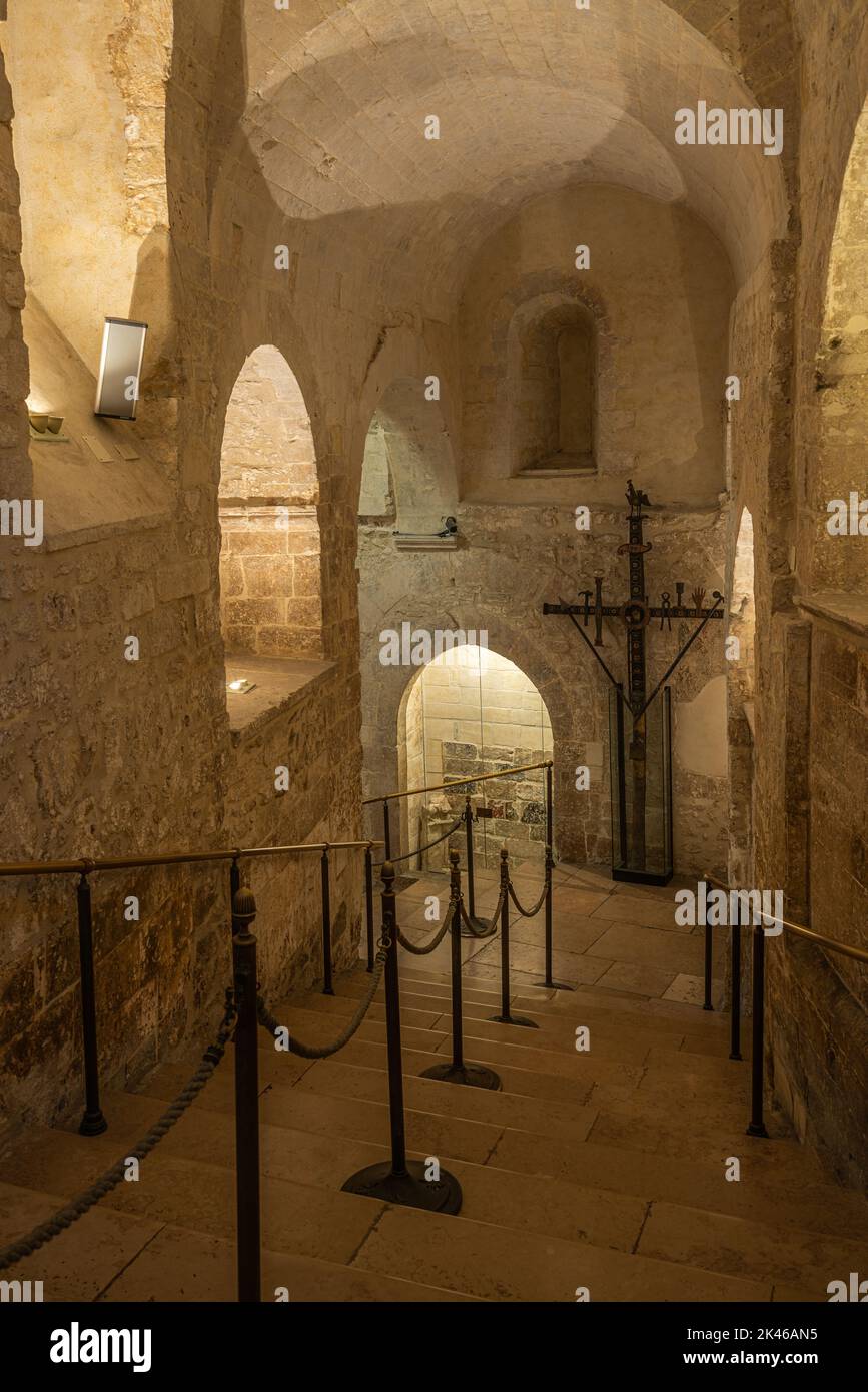 Angevin Treppe am Eingang zum Heiligtum von San Michele Arcangelo in Apulien, Heiligtum von San Michele Arcangelo, Monte Sant'Angelo, Apulien Stockfoto