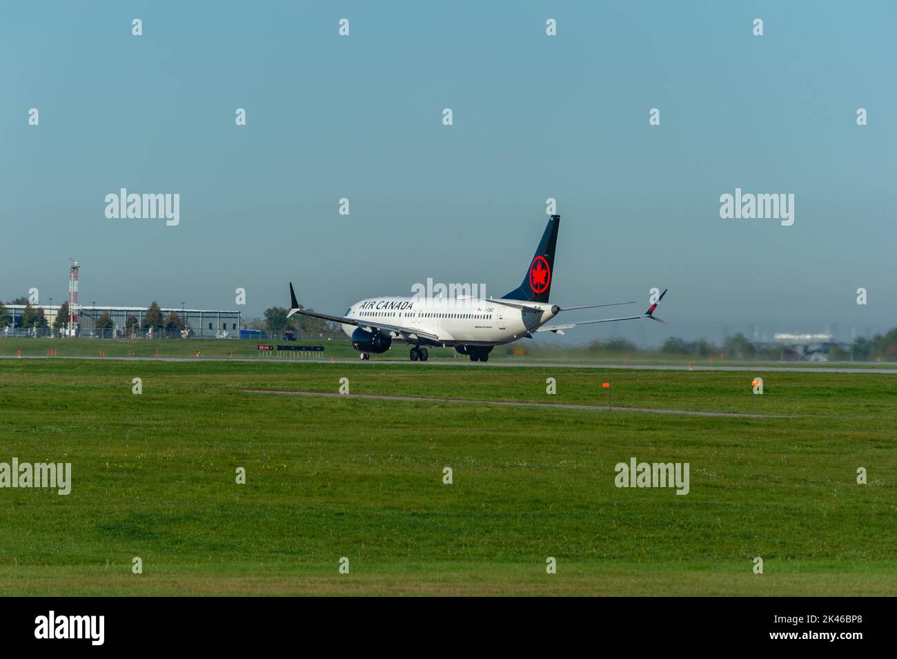 Air Canada Boeing 737 MAX nimmt am Flughafen Ottawa McDonald Cartier, Ottawa, Ontario, Kanada, ab Stockfoto