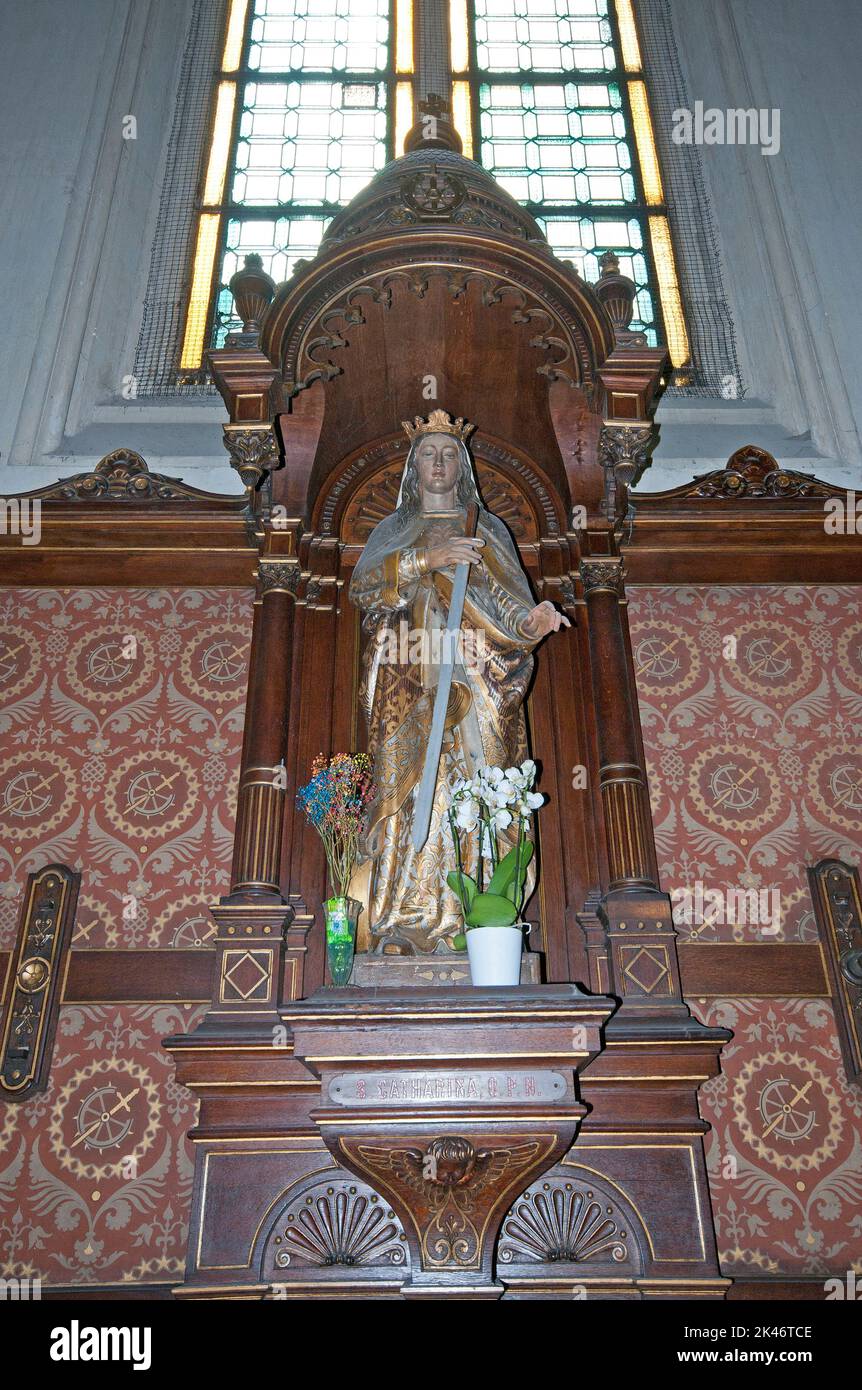 Holzstatue der Heiligen Katharina, Kirche der Heiligen Katharina, Brüssel, Belgien Stockfoto