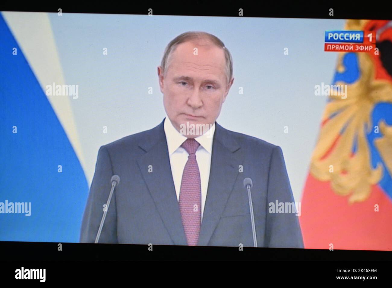 Moskau, Russland. 30. September 2022. Clermont Ferrand, Auvergne Rhone Alpes, Frankreich: Wladimir Putin hält eine Rede vor dem russischen Volk nach den Ergebnissen des Referendums über die Annexion in vier Regionen der Ukraine, die teilweise von Moskau kontrolliert werden: Donezk und Lugansk im Osten, Cherson und Saporizhia im Süden. Diese Rede zielt darauf ab, den "Eintritt neuer Gebiete in die Russische Föderation" zu formalisieren. Kredit: ZUMA Press, Inc./Alamy Live Nachrichten Stockfoto