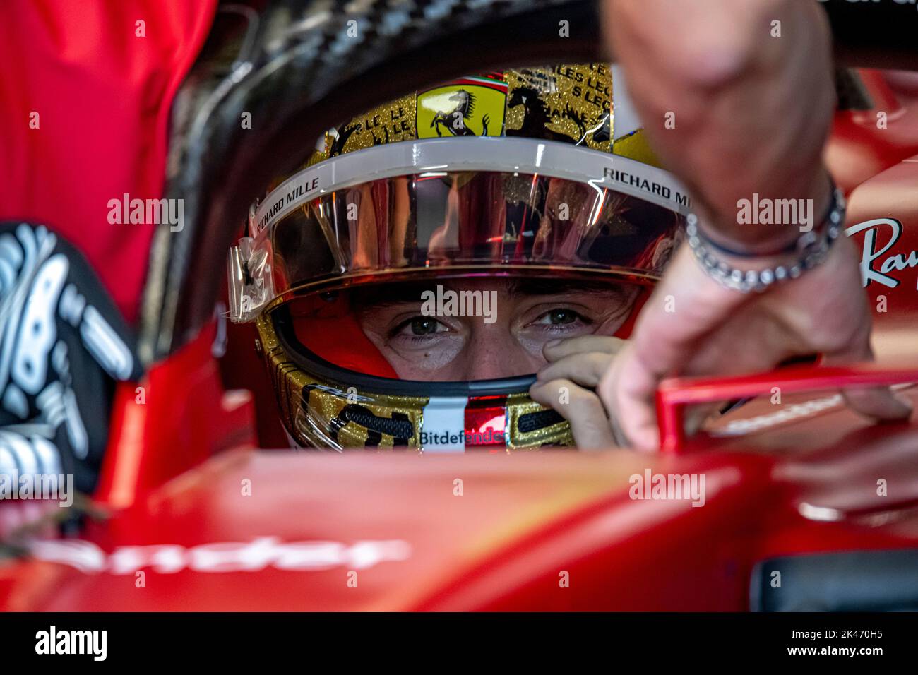 Marina Bay, Singapur, 30.. September 2022, Charles Leclerc aus Monaco tritt für die Scuderia Ferrari an. Training, Runde 17 der Formel-1-Meisterschaft 2022. Kredit: Michael Potts/Alamy Live Nachrichten Stockfoto