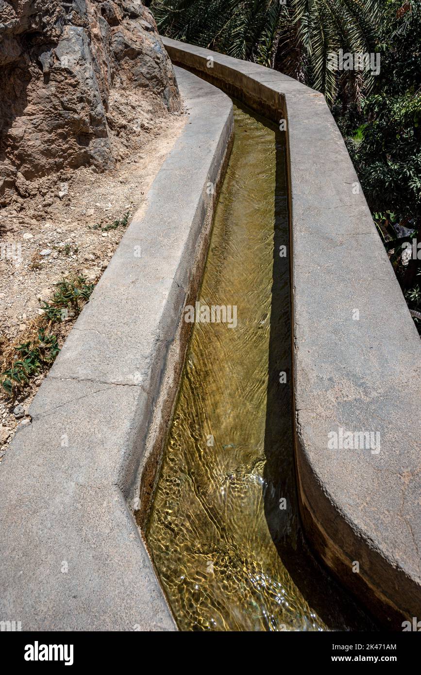 Falaj-Bewässerungssystem um das alte Dorf Al Hamra, Region Ad-Dakhilitìyah, Oman Stockfoto