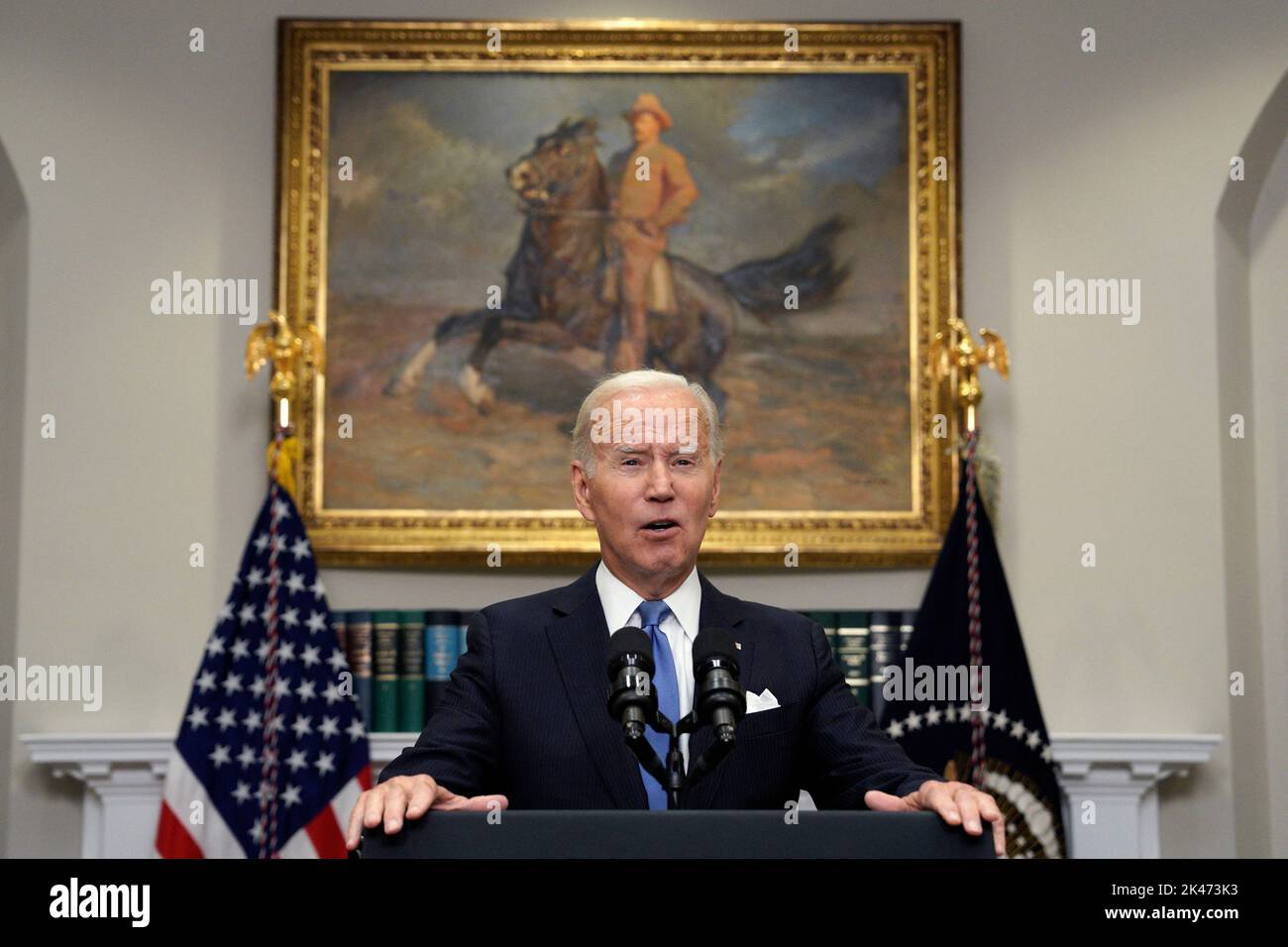 Washington DC, USA. 30. September 2022. US-Präsident Joe Biden hält am 30. September 2022 im Roosevelt Room im Weißen Haus in Washington eine Stellungnahme zur anhaltenden Reaktion des Bundes auf den US-amerikanischen Vorwund Ian ab. Foto von Yuri Gripas/ABACAPRESS.COM Quelle: Abaca Press/Alamy Live News Stockfoto