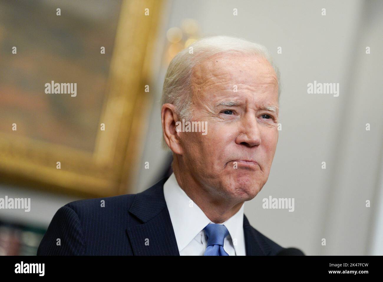 Washington DC, USA. 30. September 2022. US-Präsident Joe Biden hält am Freitag, den 30. September 2022, im Roosevelt Room im Weißen Haus in Washington DC eine Stellungnahme zur anhaltenden Reaktion des Bundes auf den US-amerikanischen Vorwund Ian ab. Foto von Yuri Gripas/UPI Credit: UPI/Alamy Live News Stockfoto