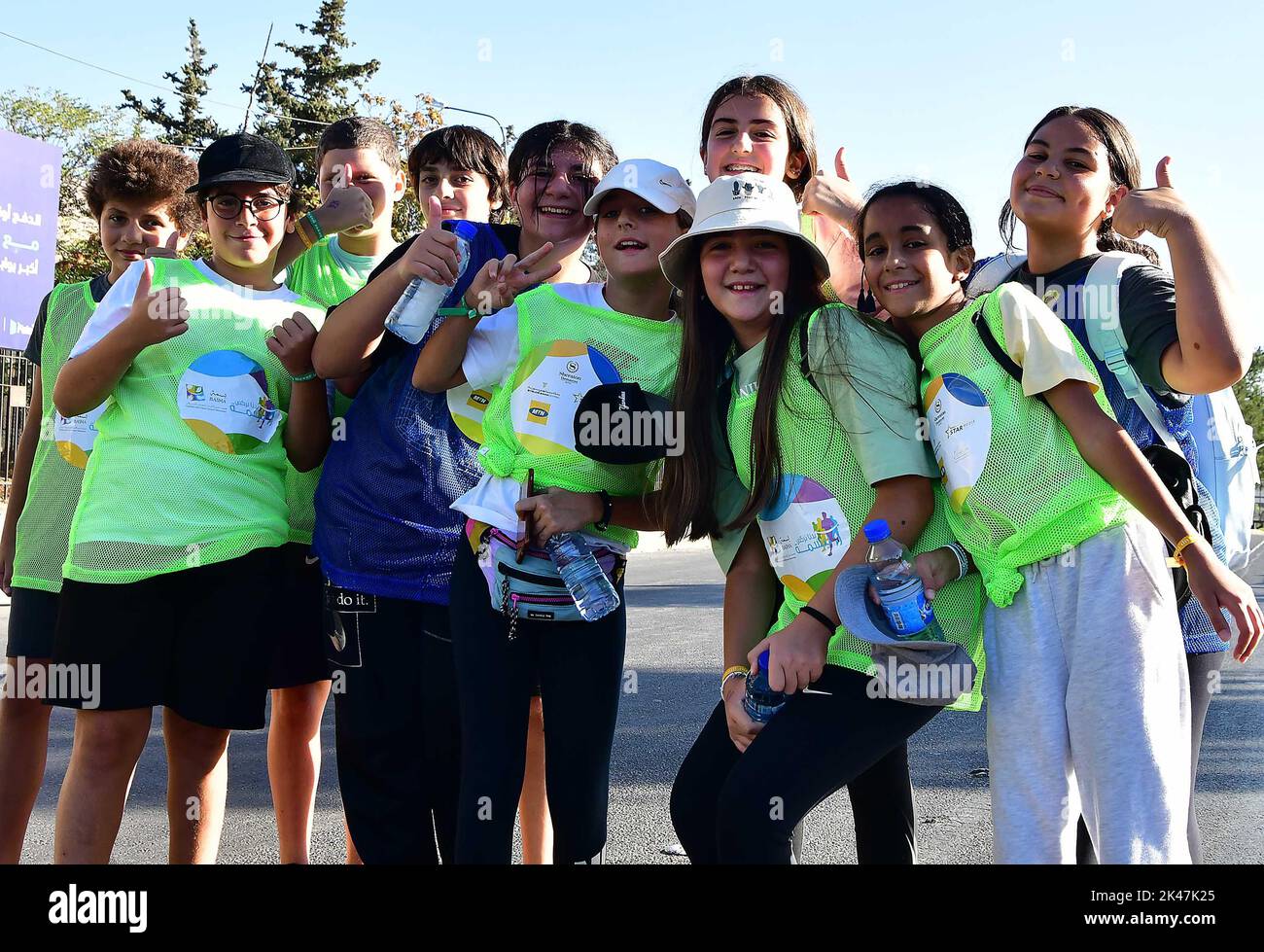 Damaskus, Syrien. 30. September 2022. Kinder posieren für Fotos während einer Laufveranstaltung zur Unterstützung einer Wohltätigkeitsorganisation für krebskranke Kinder in Damaskus, der Hauptstadt Syriens, am 30. September 2022. Quelle: Ammar Safarjalani/Xinhua/Alamy Live News Stockfoto