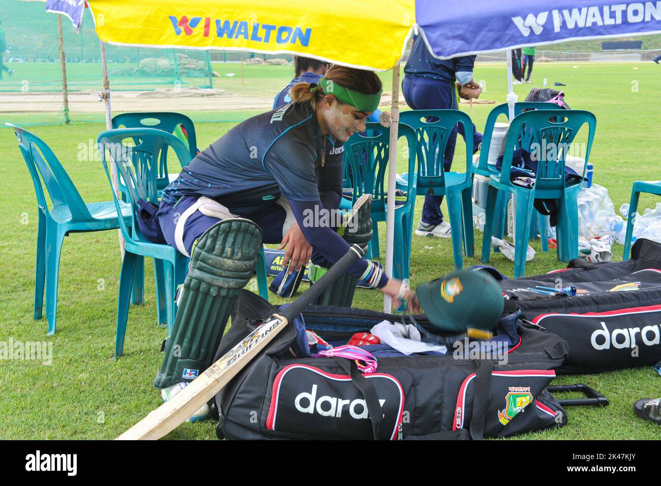 Sylhet, Bangladesch. 29. September 2022. Bangladesh Women Cricket Batting Allrounder Rechtshand Jahanara Alam während der Trainingseinheit auf Sylhet International Cricket Stadium Ground - 2. Bangladesch wird am Tag der Innaguation des Turniers Thailand gegenüberstehen. Am 29. September 2022 in Sylhet, Bangladesch. (Bild: © MD Rafayat Haque Khan Eyepix G/eyepix über ZUMA Press Wire) Stockfoto