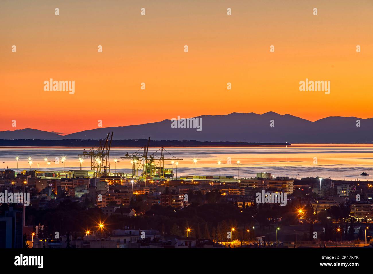 Sonnenaufgang in der Stadt Thessaloniki, Griechenland Stockfoto