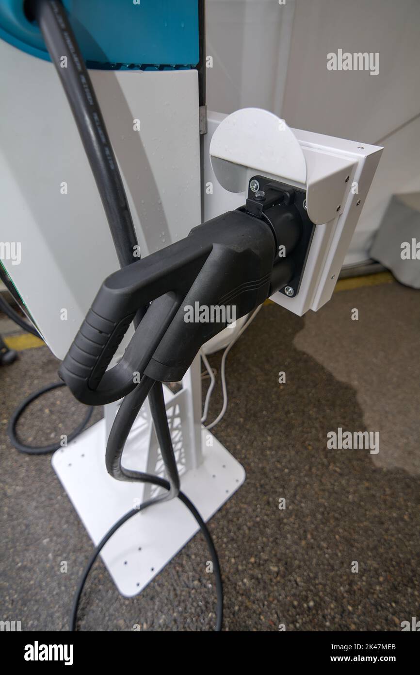 Nahaufnahme des Steckers der temporären Elektrogasstation Stockfoto